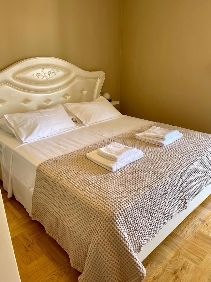Apartments Prestige 佩特坎内 外观 照片
